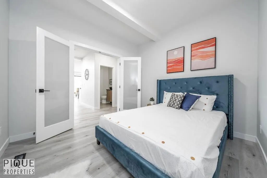 *New*Luxury Living*King Bed*Ac&Fireplace*Sleeps13! Edmonton 0*,  Canada
